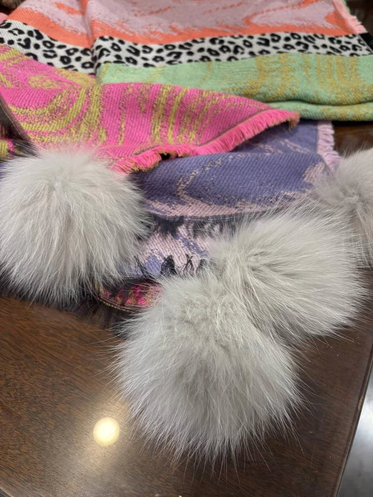 Mitchie
s Matchings Mitchie
S Matchings - woven scarf with swirl animal print design