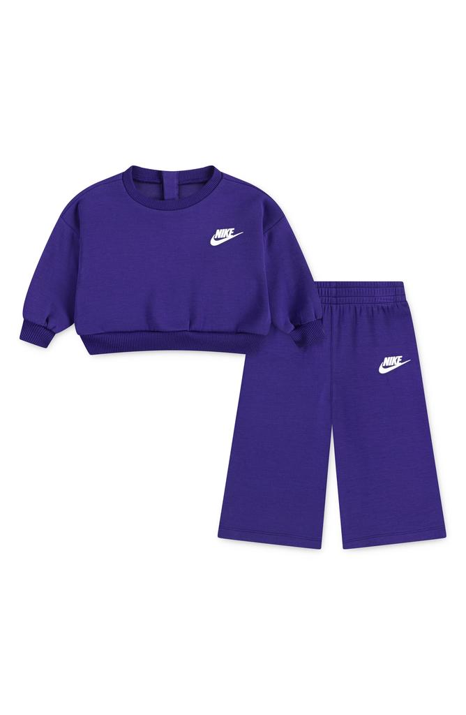 nike crop top and pants set