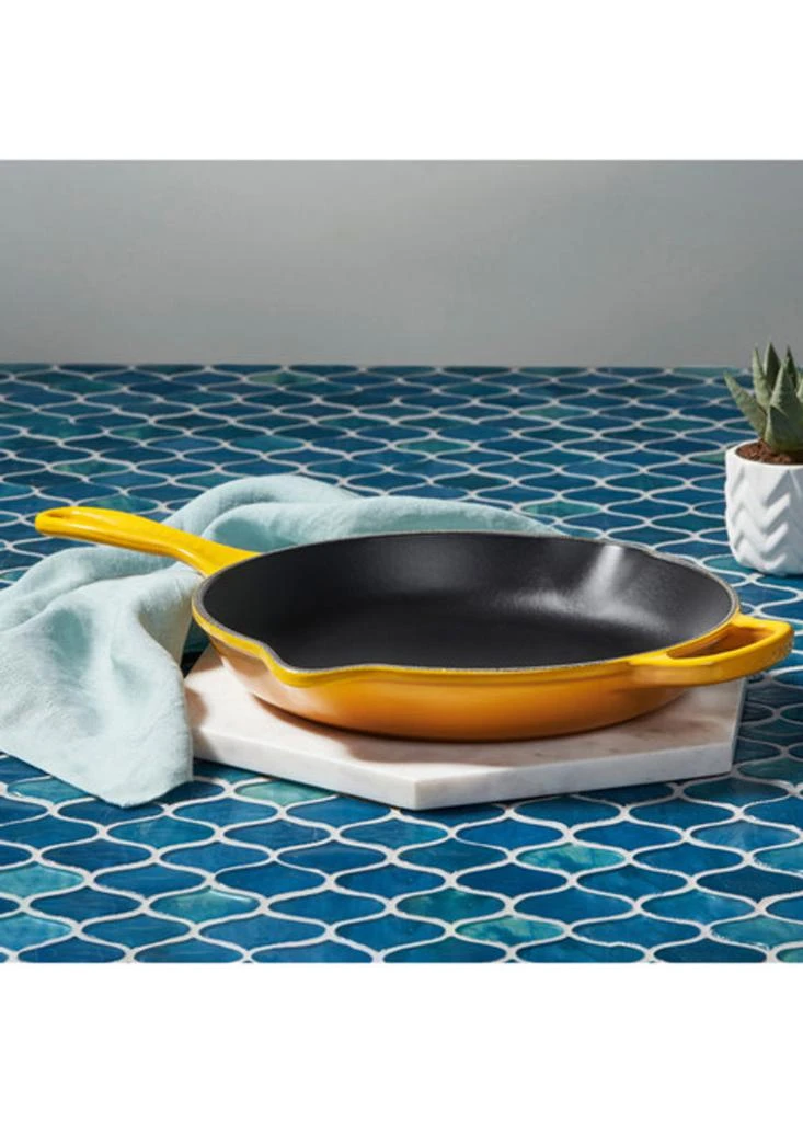 Le Creuset Signature cast iron frying pan with metal handle 23cm nectar 5