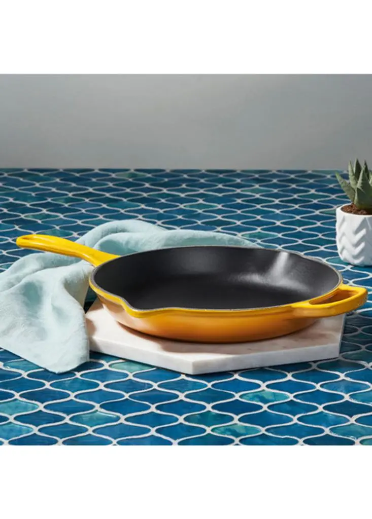 Le Creuset Signature cast iron frying pan with metal handle 23cm nectar 5