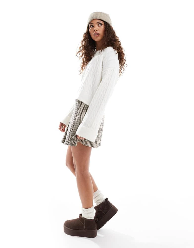 HOLLISTER Hollister cozy knitted cropped jumper in cream 3