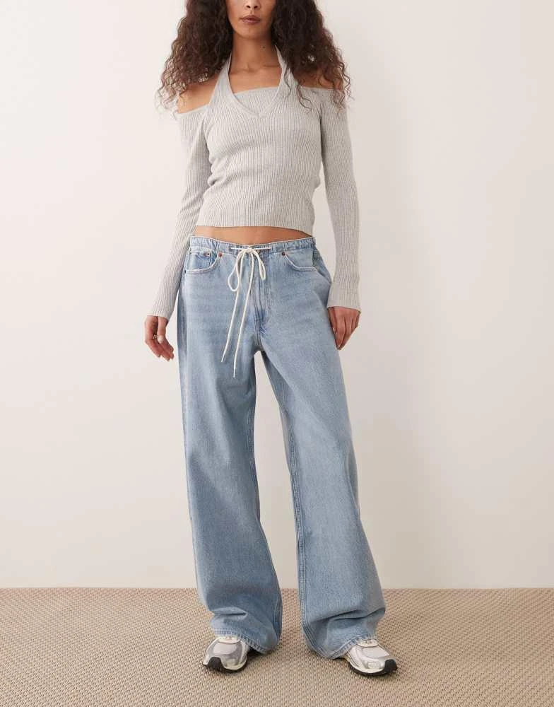 Abercrombie
Fitch Abercrombie
Fitch baggy fit jean with drawstring waist detail in light blue wash