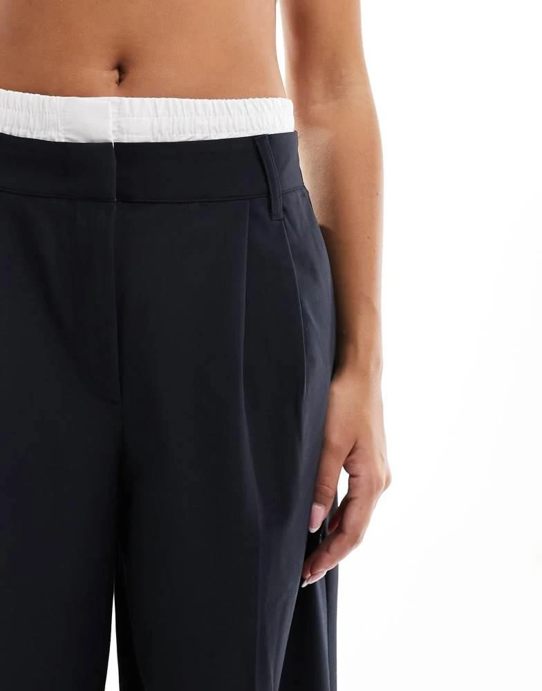 Bershka Bershka boxers detail tailored trousers in navy 4