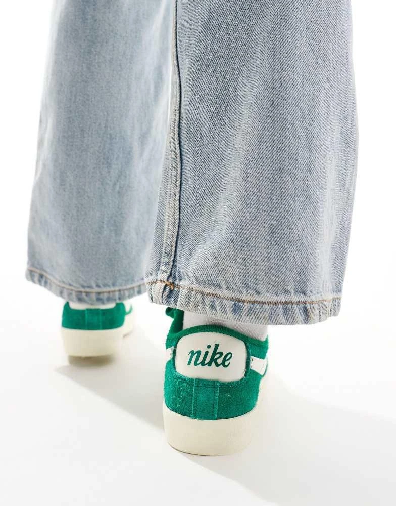 NIKE Nike Blazer Low 77 trainer in green 5