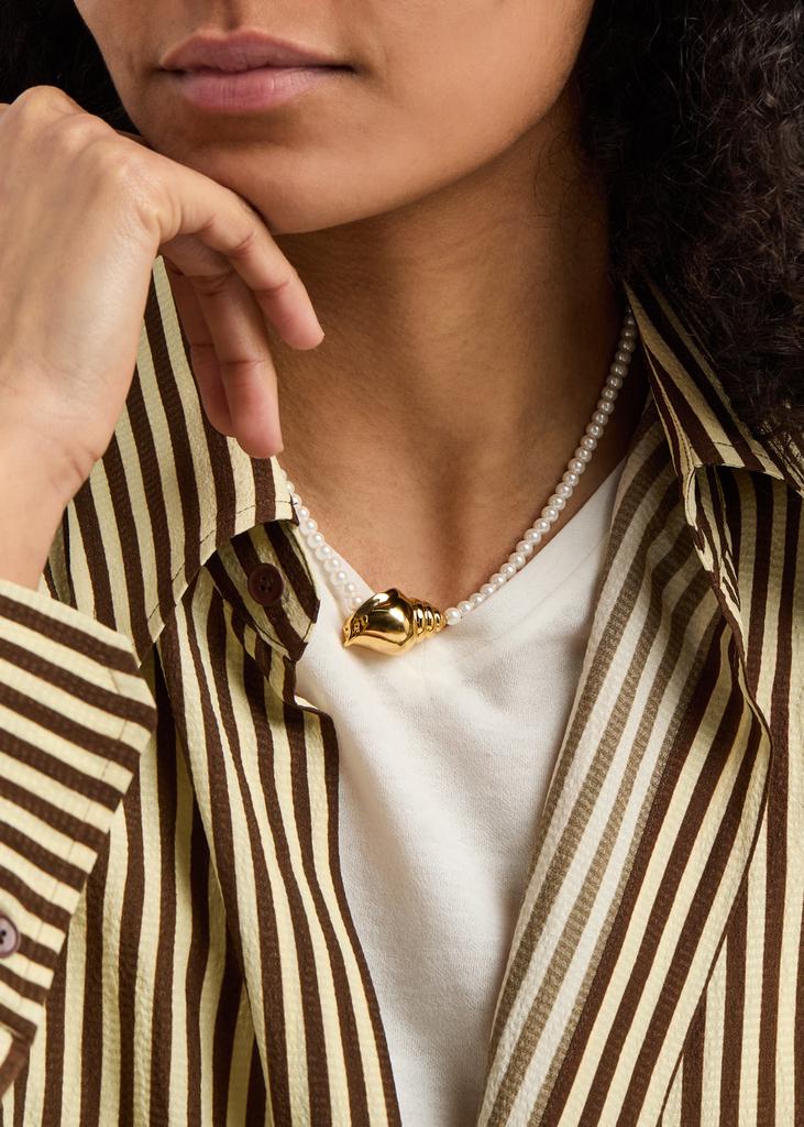 Timeless Pearly Shell pearl necklace