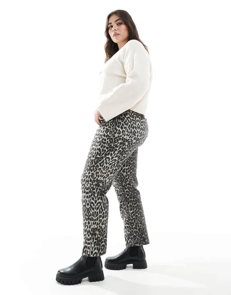 New Look Plus New Look Curve Hannah straight leg jean in leopard print 3