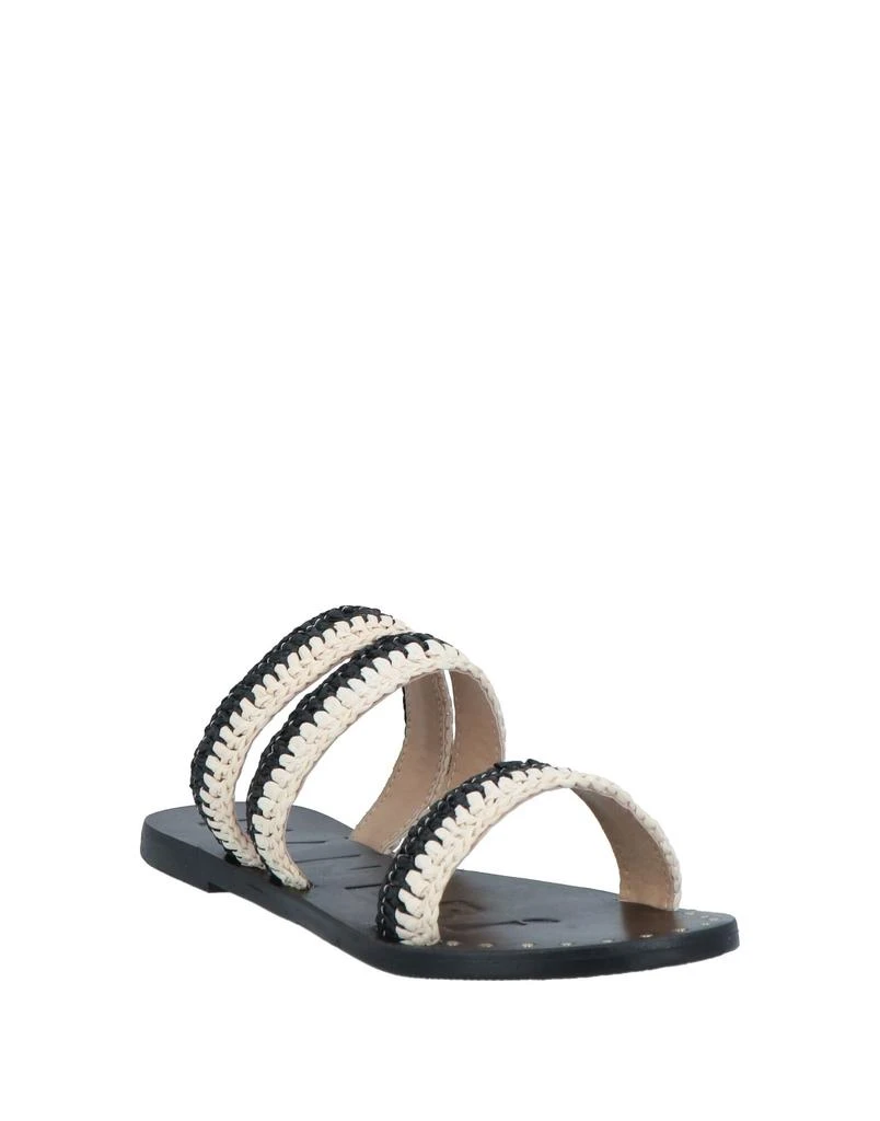 MANEBÍ Sandals 2