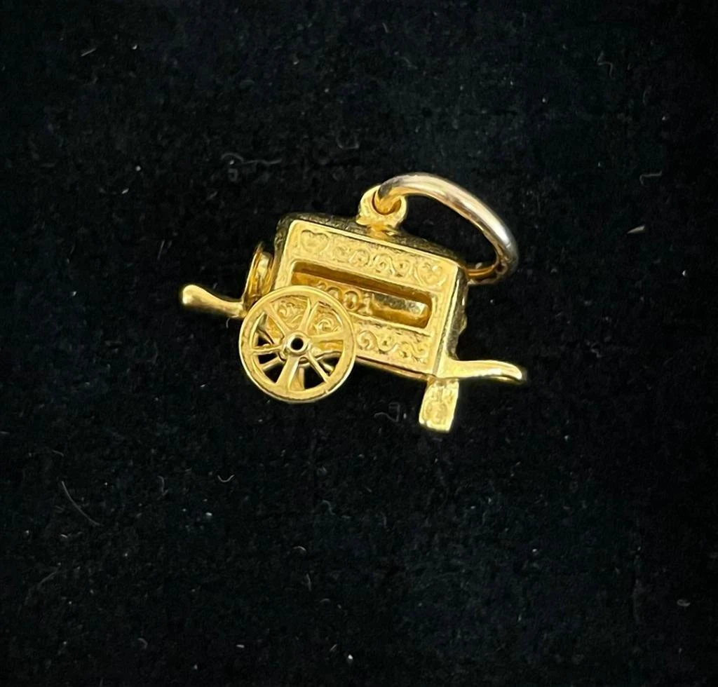 Azi Rasson Azi Rasson - Women
s Vintage Rotating Cart Charm