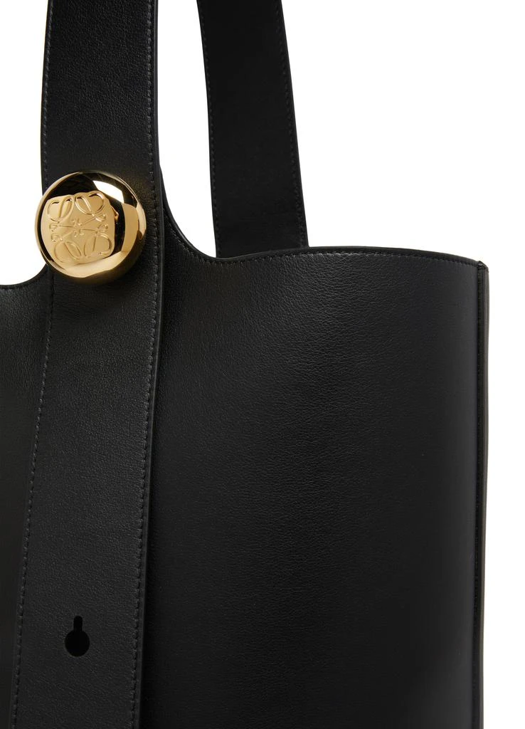 Loewe Pebble bucket bag 7
