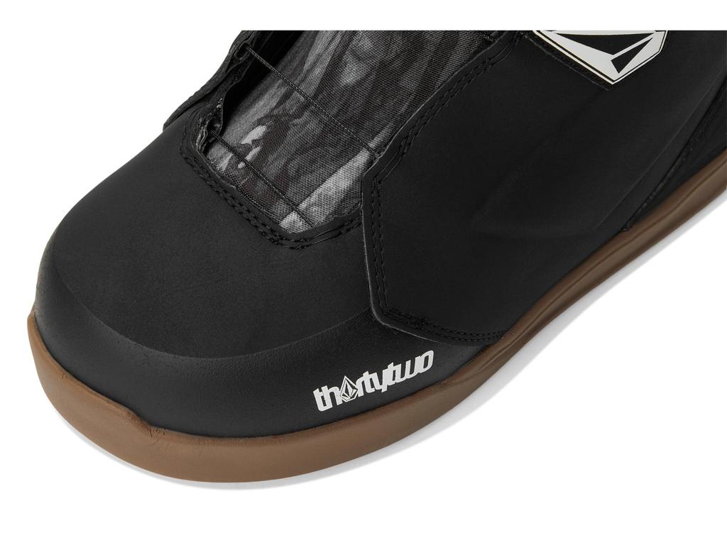 Thirty Two Lashed Double Boa W
S X Volcom