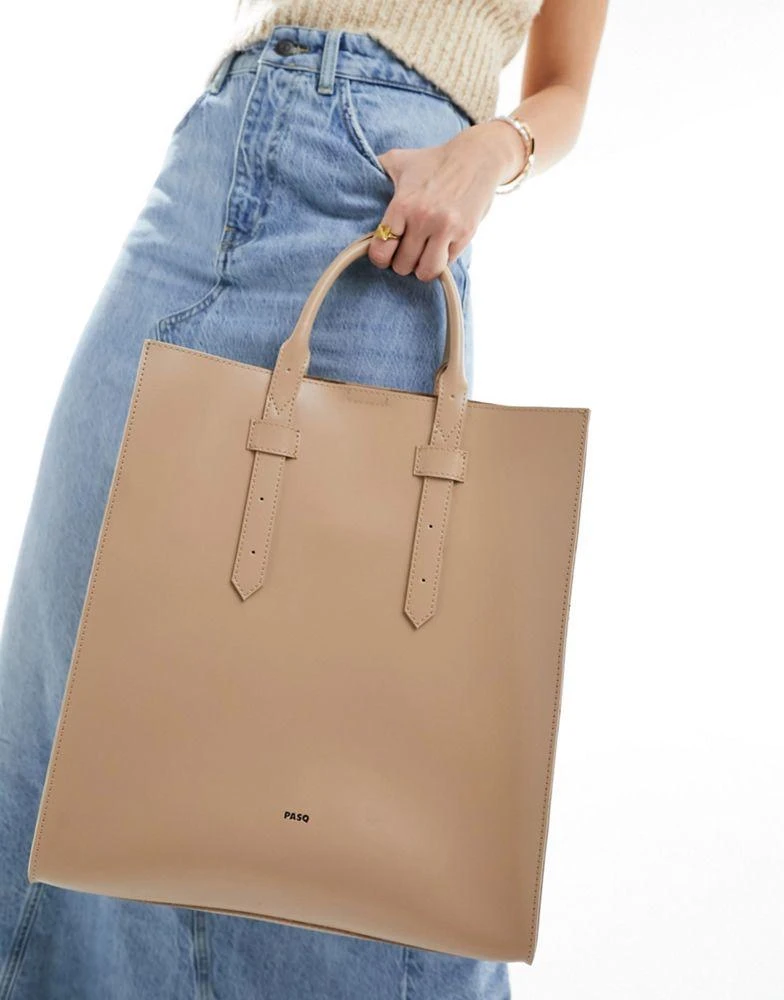 PASQ PASQ structured tote bag with detachable crossbody strap in sand 1
