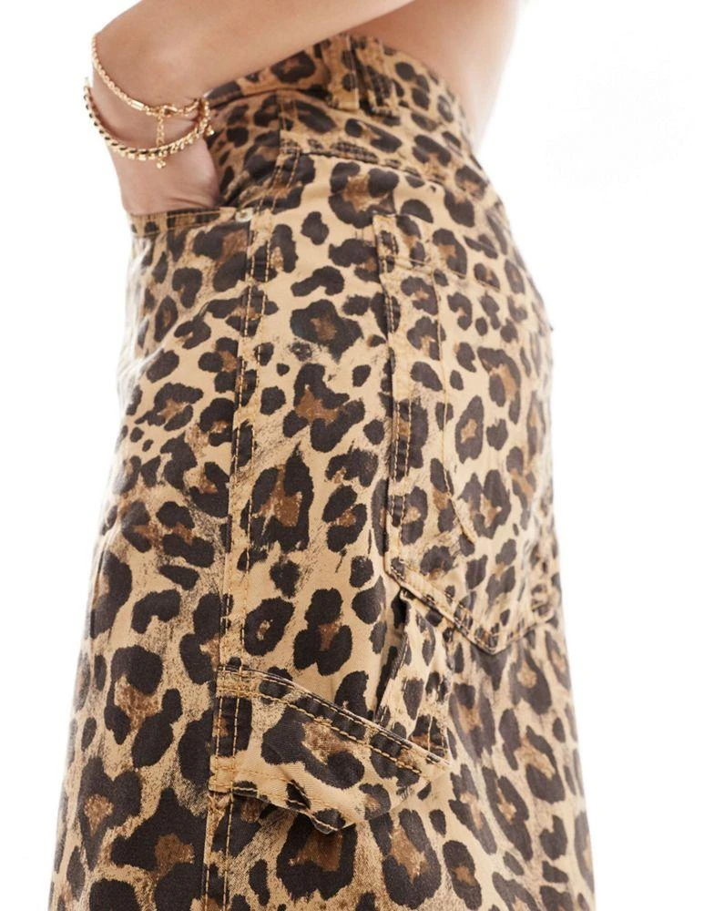 Bershka Bershka carpenter trousers in leopard print 4