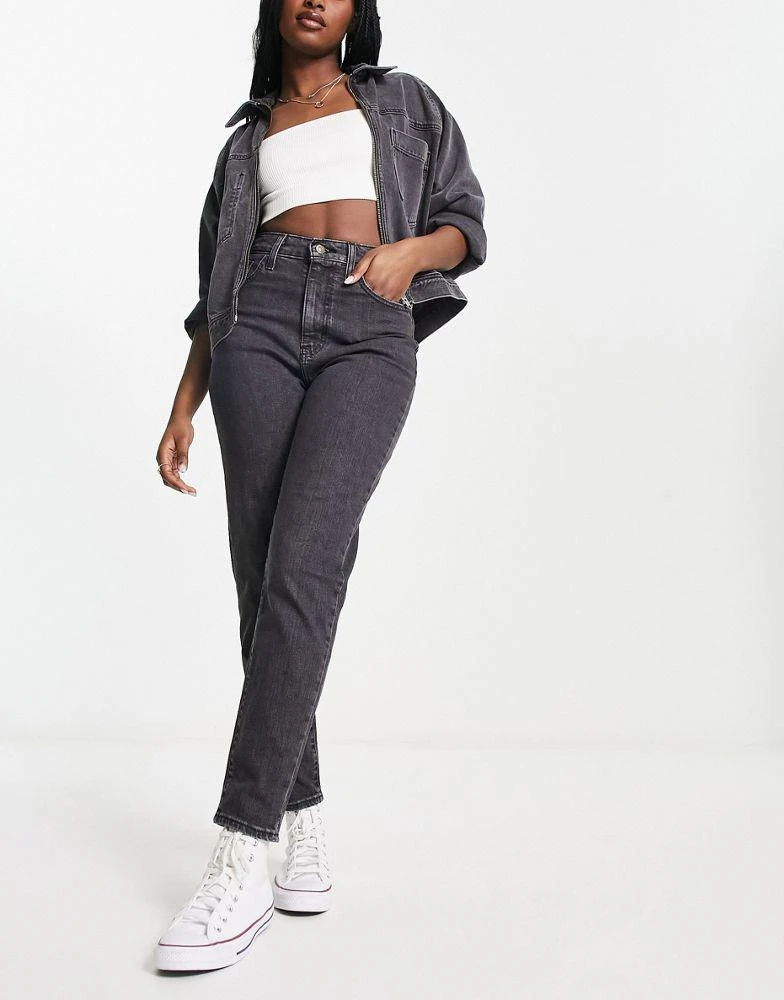 Levi's Levi's high waisted mom jean in black wash 1