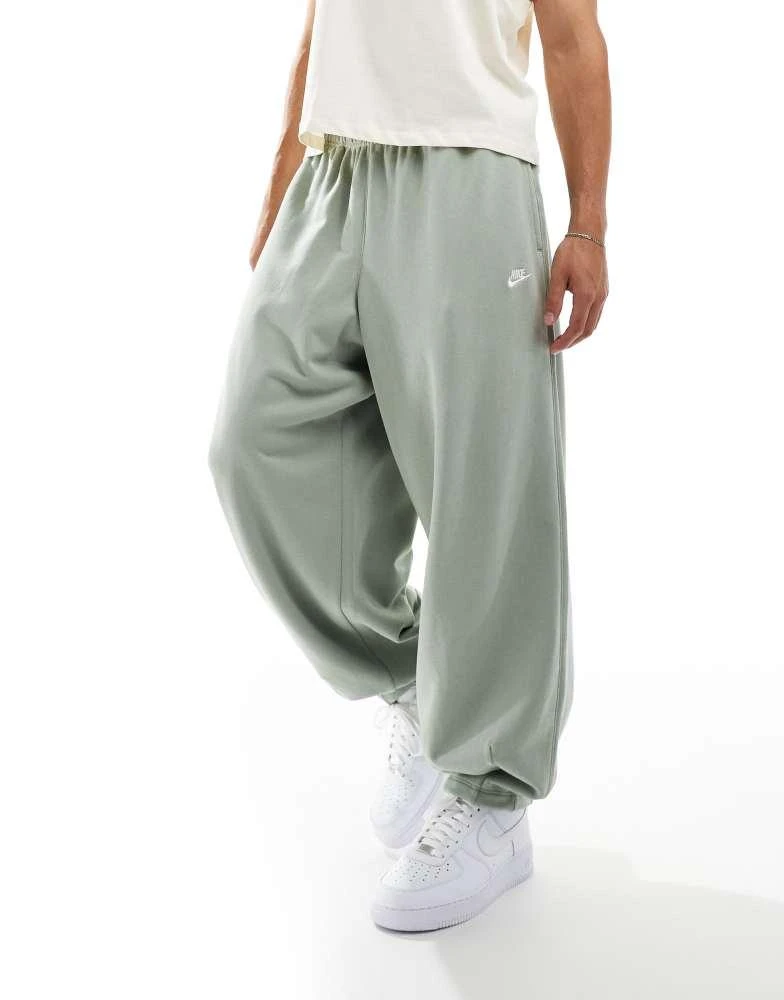 NIKE Nike Club french terry oversized joggers in olive 4