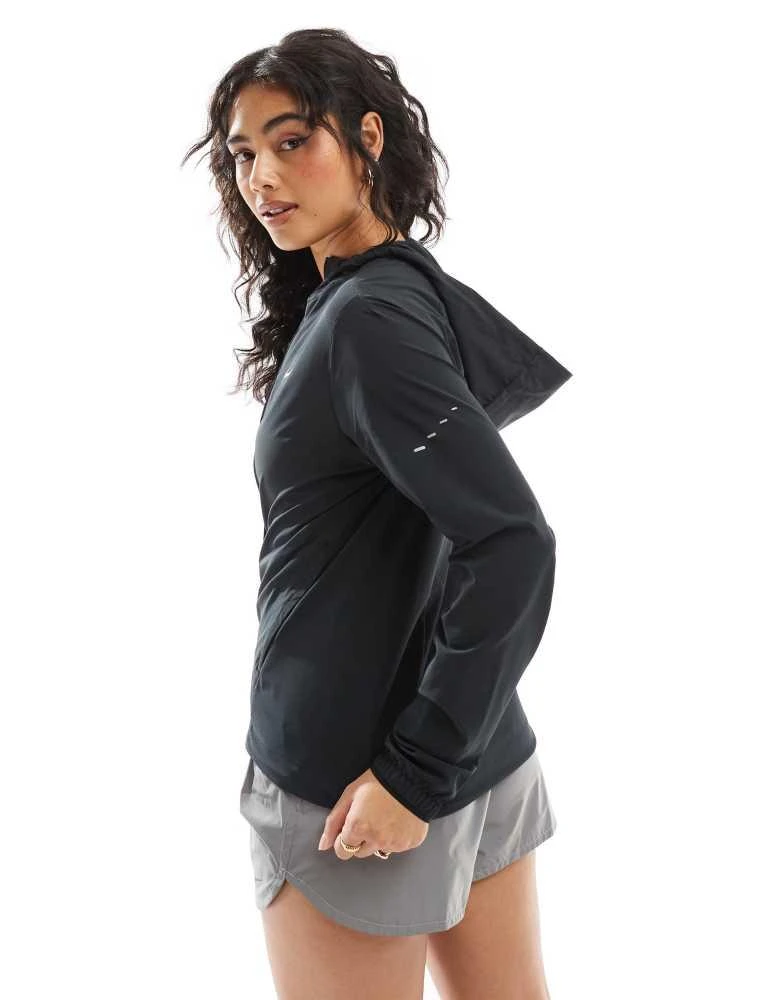 NIKE Nike Running Swift Repel jacket in black 2