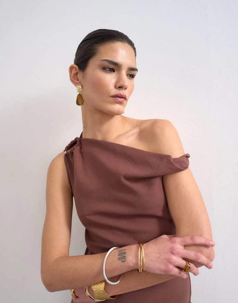 Topshop Topshop twist shoulder linen asymmetric top in chocolate