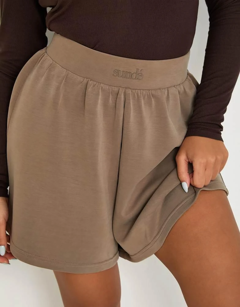 Sundé Sunde soft touch lounge short in mocha 2