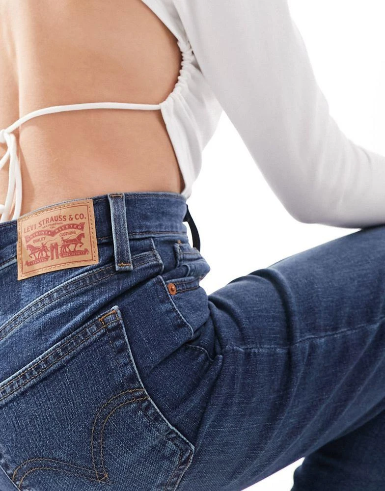Levi's Levi's high waisted mom jeans in dark wash navy 5