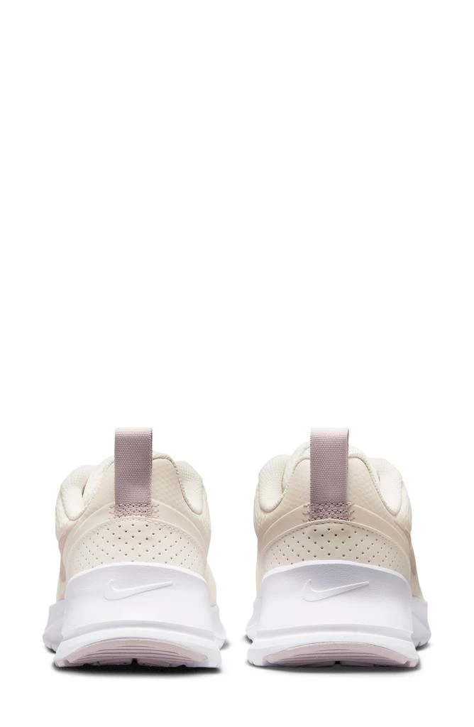 NIKE Air Max Nuaxis Sneaker 2