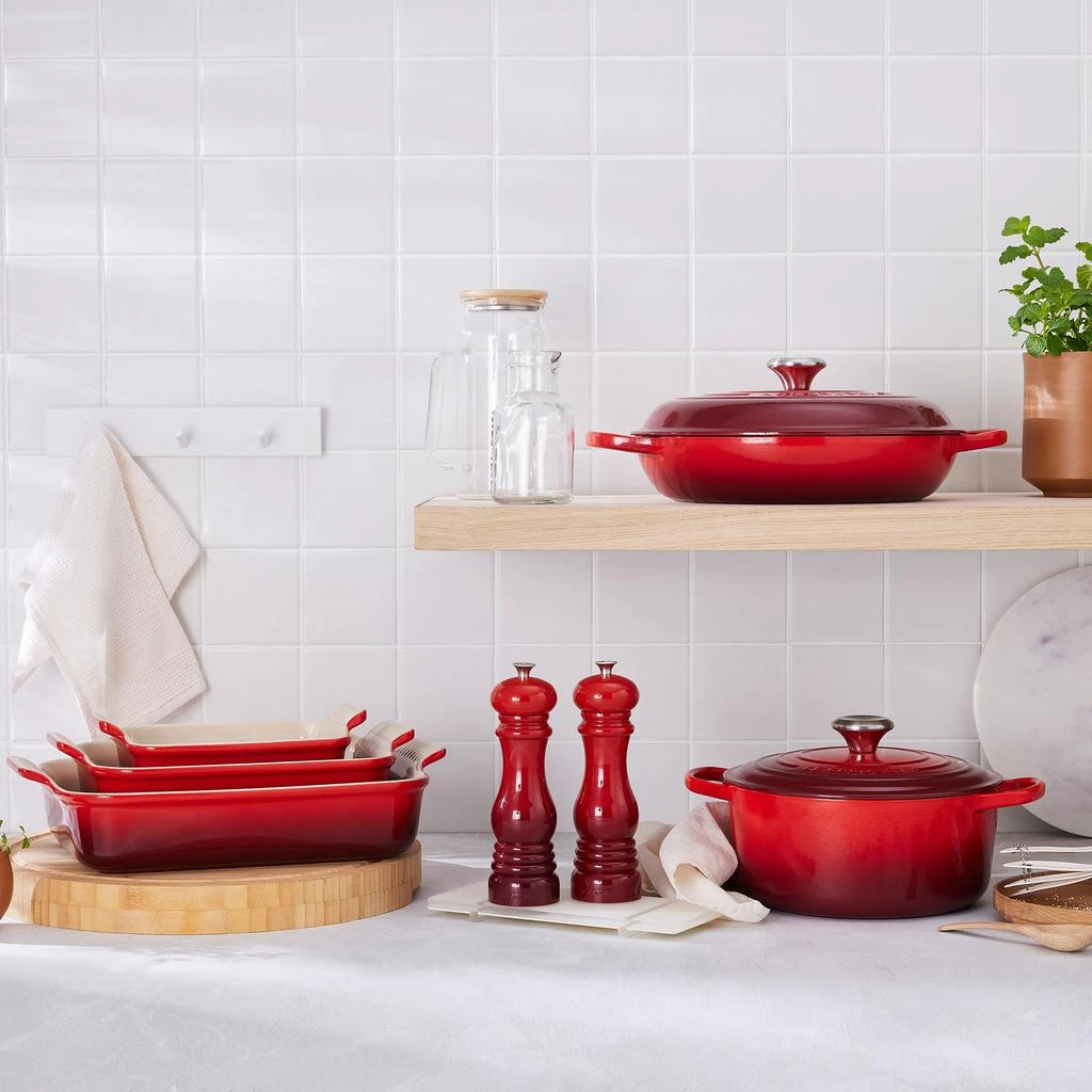 Le Creuset Signature Cast Iron Round Casserole - 24cm - Bamboo Green 3