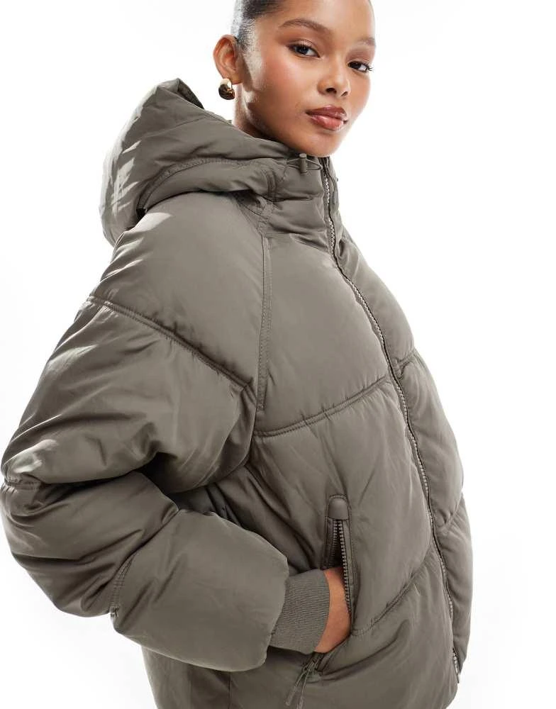 Pull&Bear Pull&Bear padded puffer jacket with hood in taupe grey 3