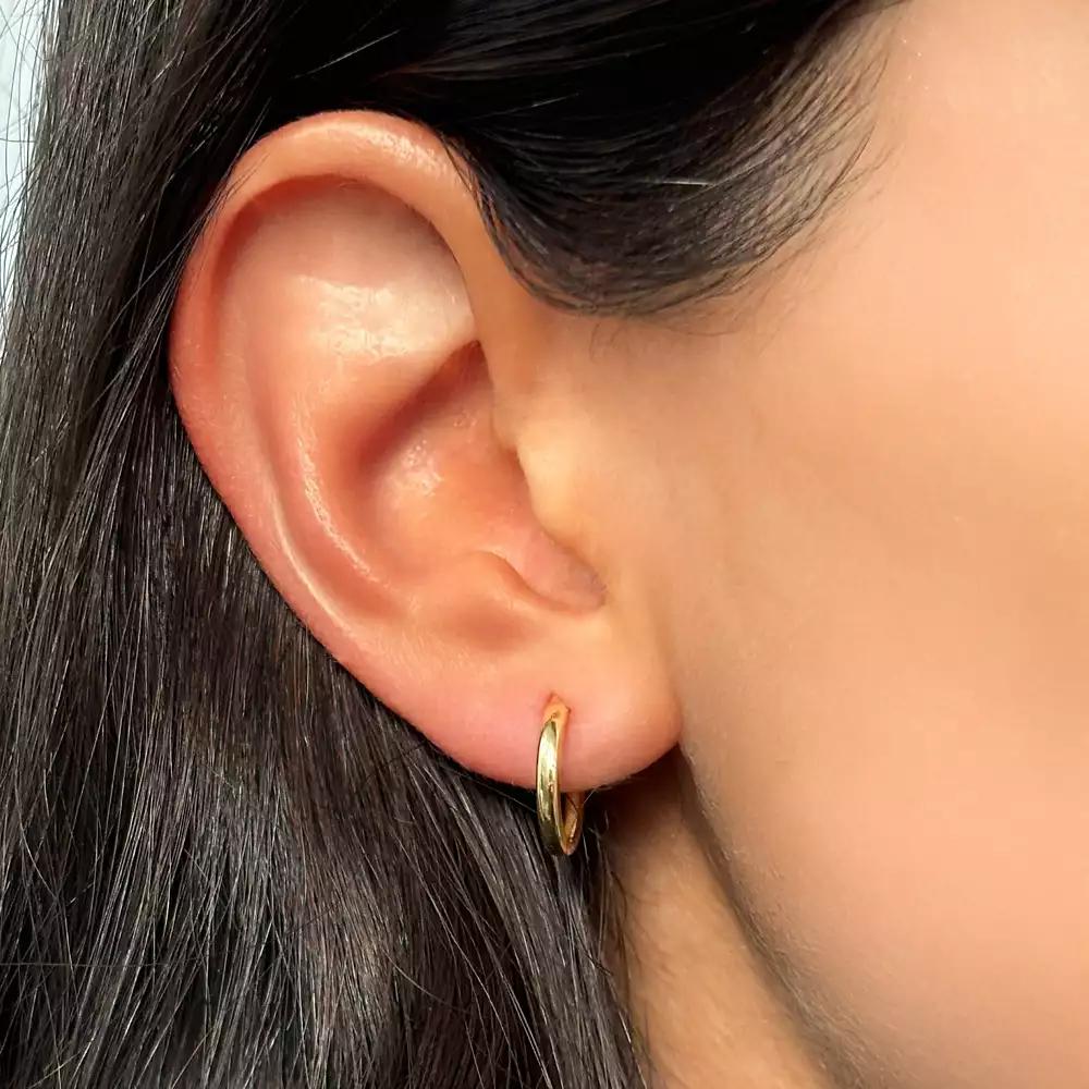 The Lovery Gold Huggie Hoop Earrings 14K Yellow Gold 13 x 2 millimeters