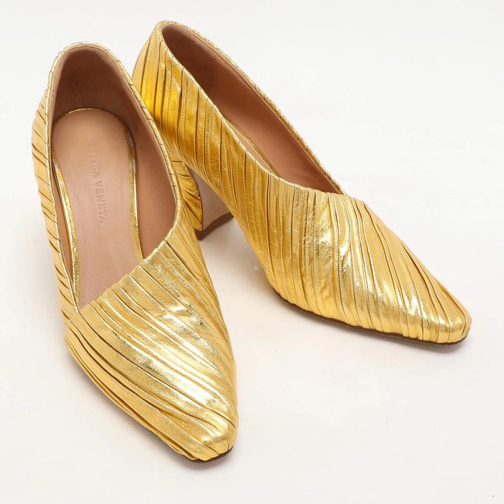 Bottega Veneta Bottega Veneta Gold Lame Leather Folded Pumps Size 36.5 4