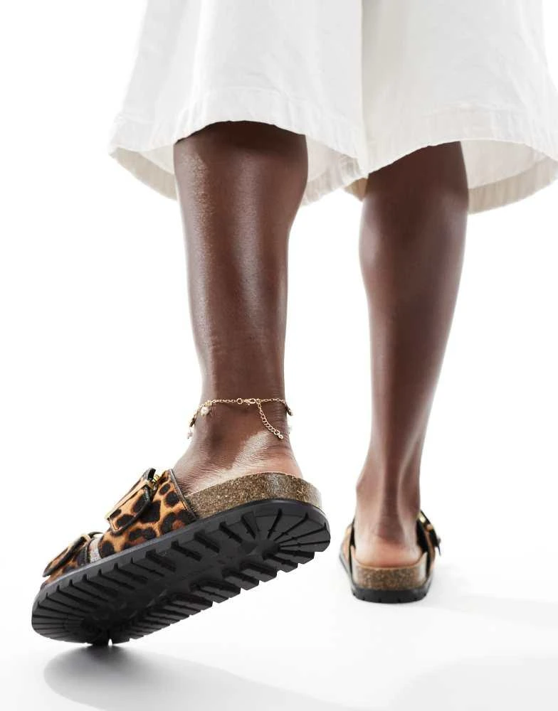 Stradivarius Stradivarius buckle sandal in leopard print 4