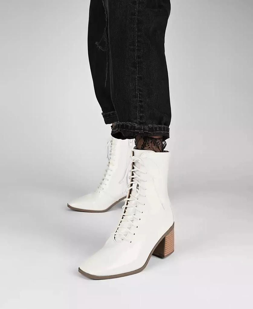 Journee Collection Women's Covva Lace-Up Booties 6