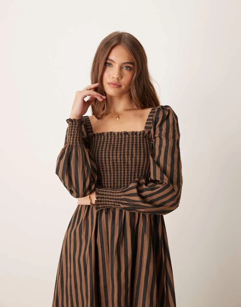 Glamorous Glamorous long sleeve shirred body maxi dress in brown black stripe 4
