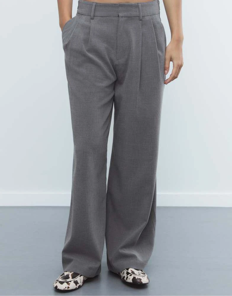 Stradivarius Stradivarius Super wide-leg adjustable trousers in dark grey 2