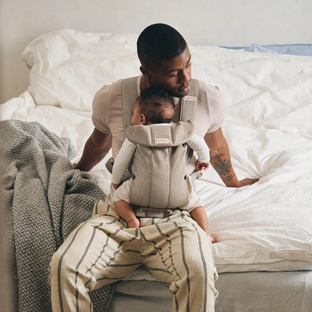 BabyBjörn BABYBJÖRN Mini 3D Mesh Baby Carrier - Gray Beige 4