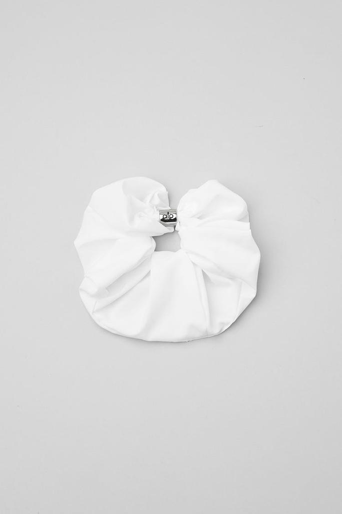 Alo Bead It Oversized Scrunchie - Crystal Clear Blue