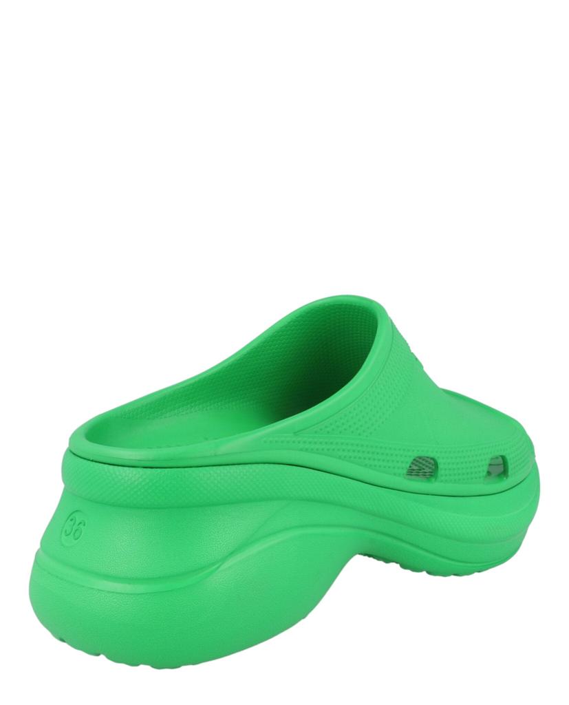 【BALENCIAGA】Pool Crocs スライドサンダル★ベージュ Balenciaga Pool Crocs Slide Sandals | Saks Fifth Avenue