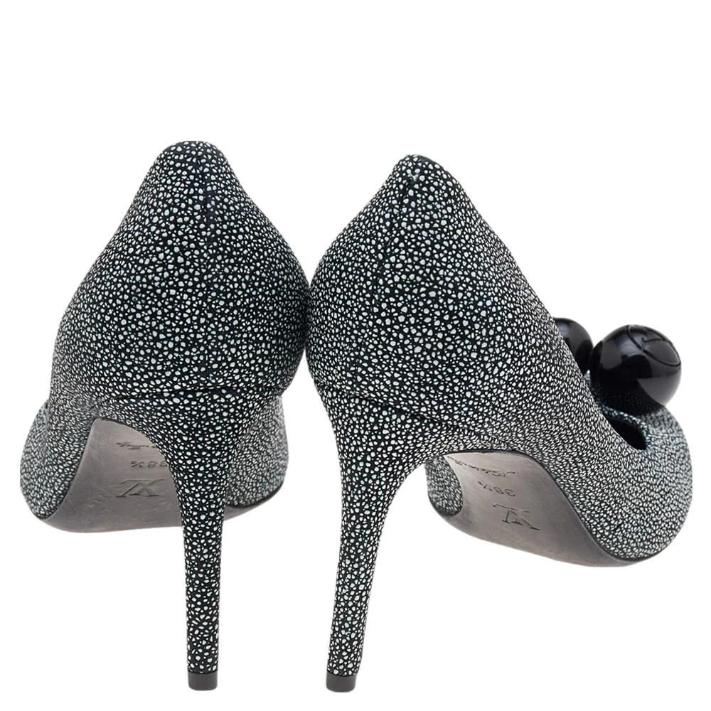 Louis Vuitton Louis Vuitton Grey Leather Pointed Toe Pumps Size 38.5 5