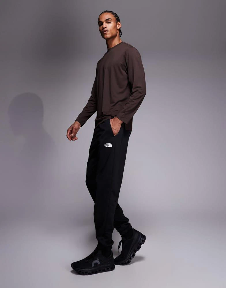 The North Face The North Face Reaxion 2.0 jogger in black heather 3
