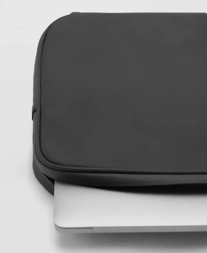 Mango Men's Rubberized Laptop Case 4