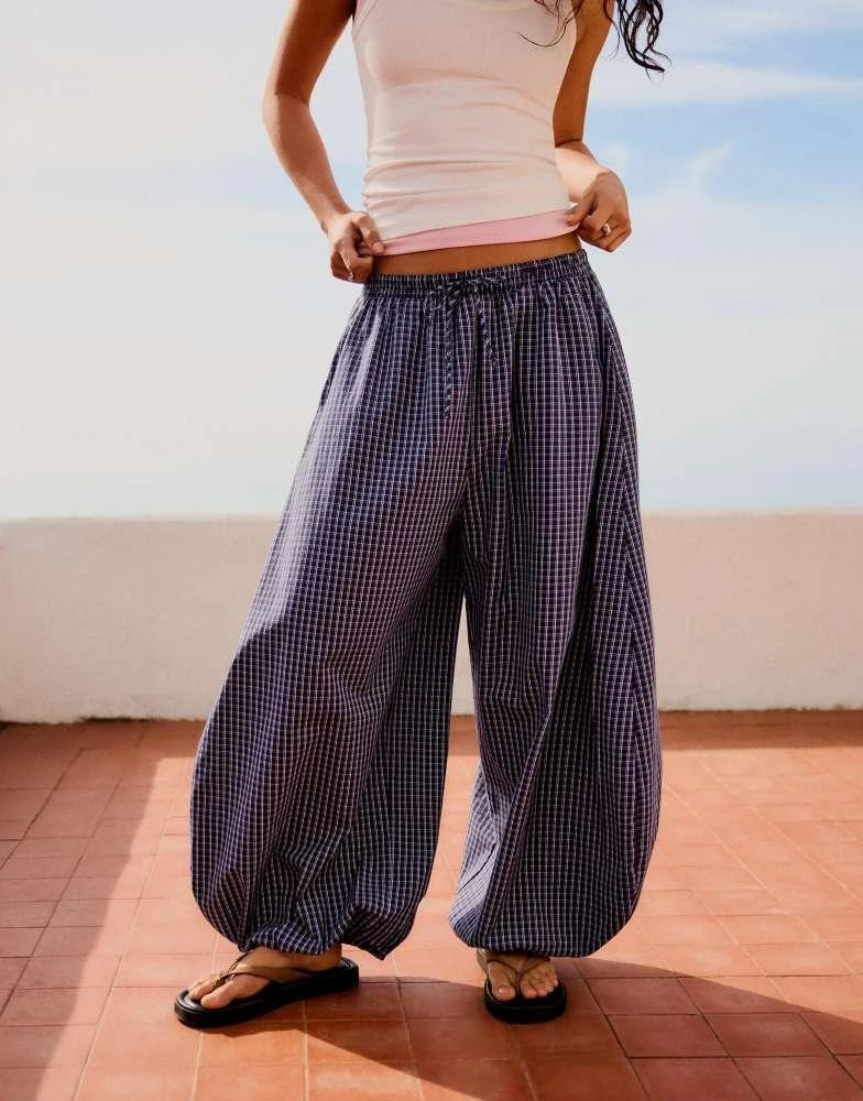 Bershka Bershka Poplin bloomer trousers in burgundy