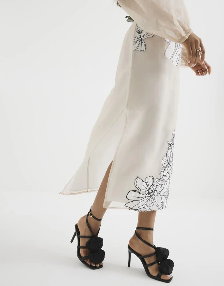 River Island Petite River Island Petite cream floral applique maxi dress in pink 3