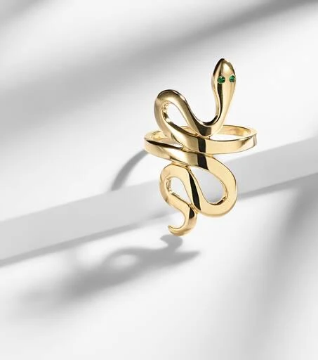Ileana Makri 18kt gold ring with emeralds 5