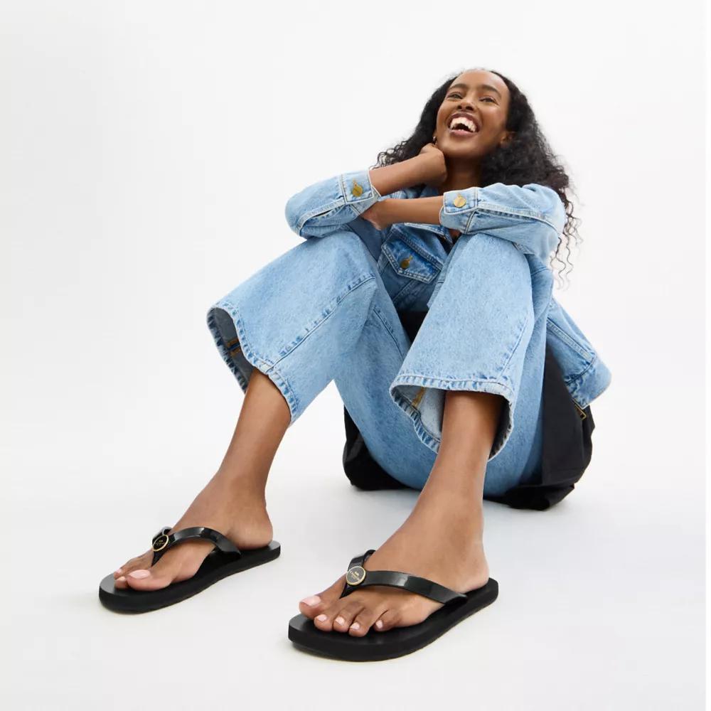 Coach Zayn Flip Flop - Slippers - Compare Prices from 8+
