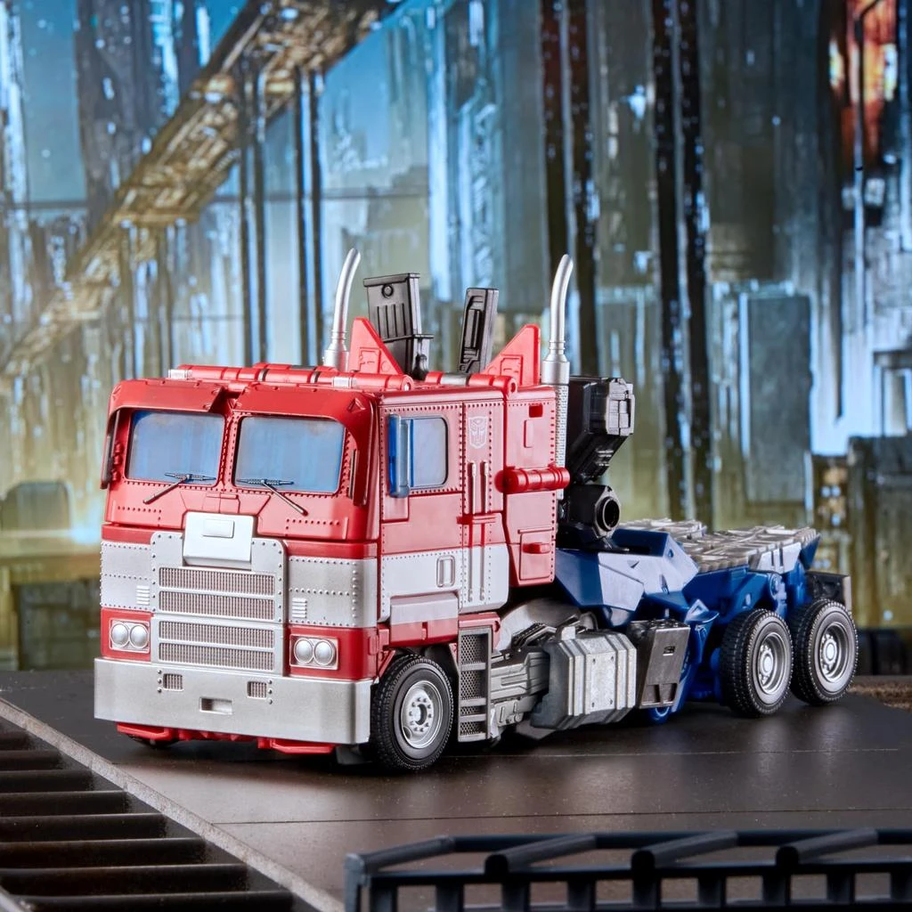 Transformers Transformers Movie Masterpiece Series MPM-12 Optimus Prime Collector Figure from Bumblebee Movie - Ages 8 and Up, 11-inch 8