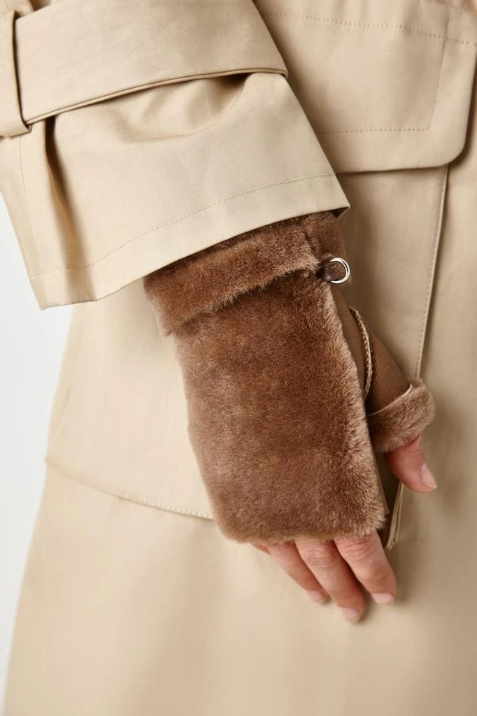 Gushlow & Cole Mini shearling mittens 2