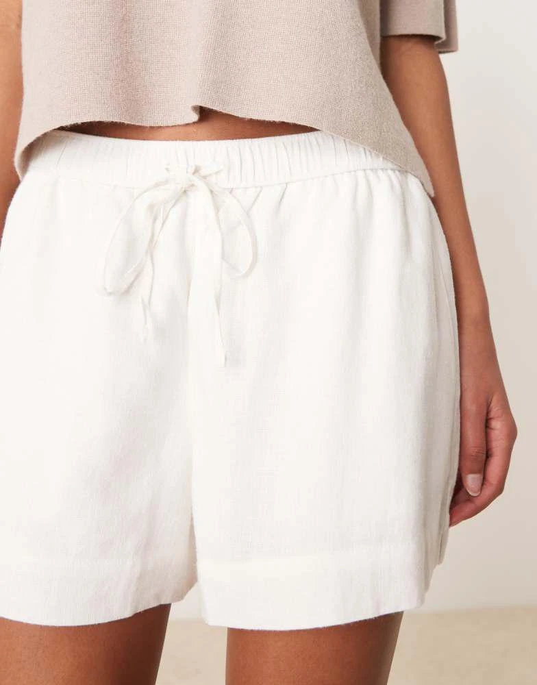 Abercrombie & Fitch Abercrombie & Fitch pull on linen short in white 3
