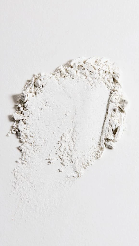 Trish McEvoy Translucent Finishing Powder 2