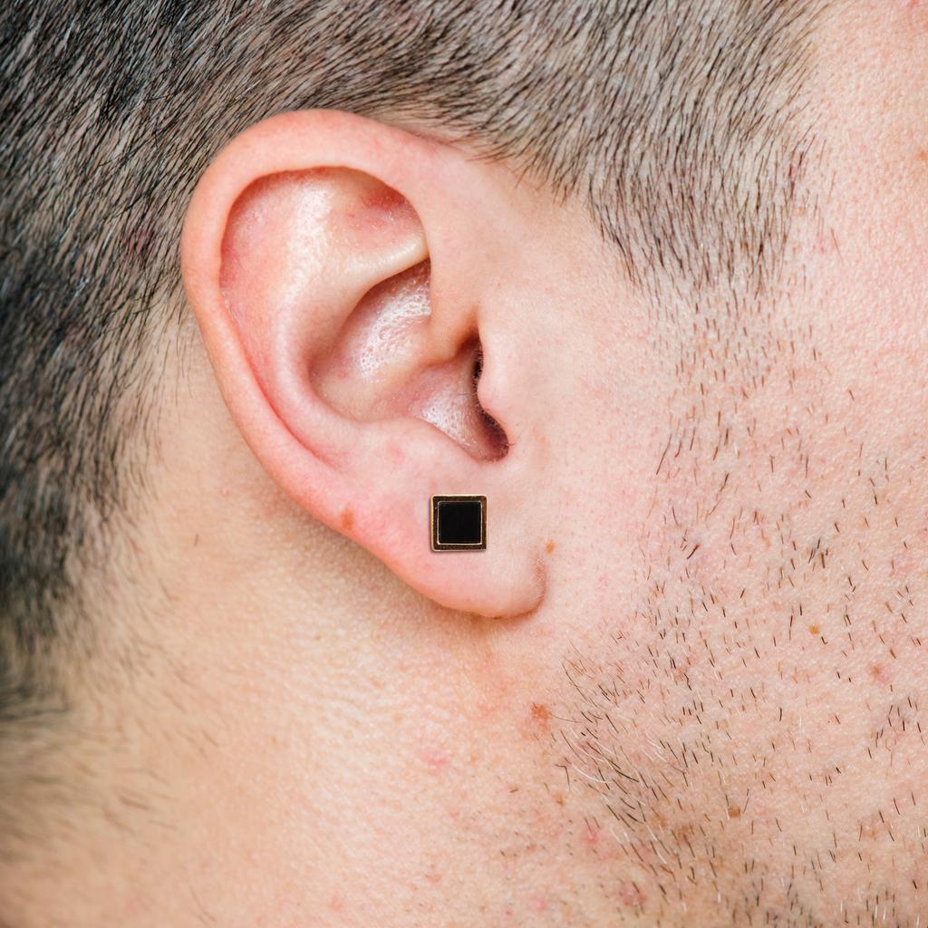 Mimi & Max Mimi & Max 1ct TGW Black Onyx Square Stud Earrings in Yellow Plated Sterling Silver