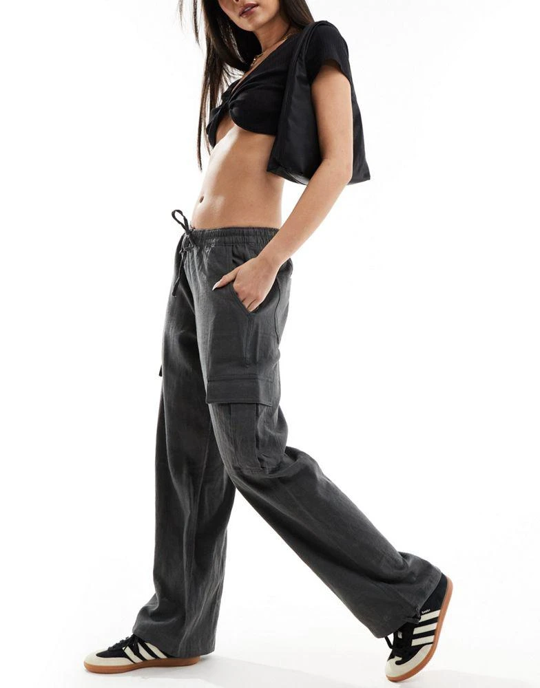 HOLLISTER Hollister adjustable rise cargo parachute pants in dark grey 4