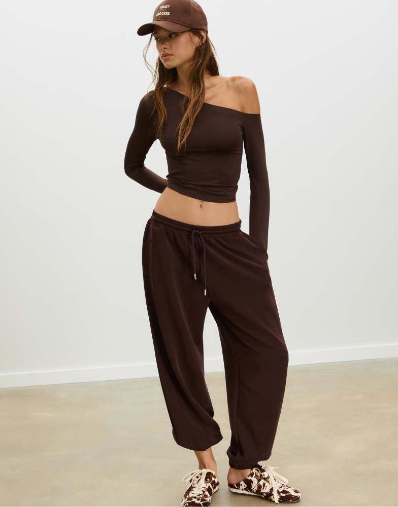 Stradivarius Stradivarius Soft-touch baggy joggers in brown
