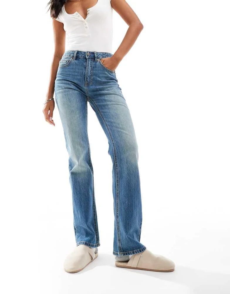 Stradivarius Stradivarius straight leg jeans in vintage wash 5