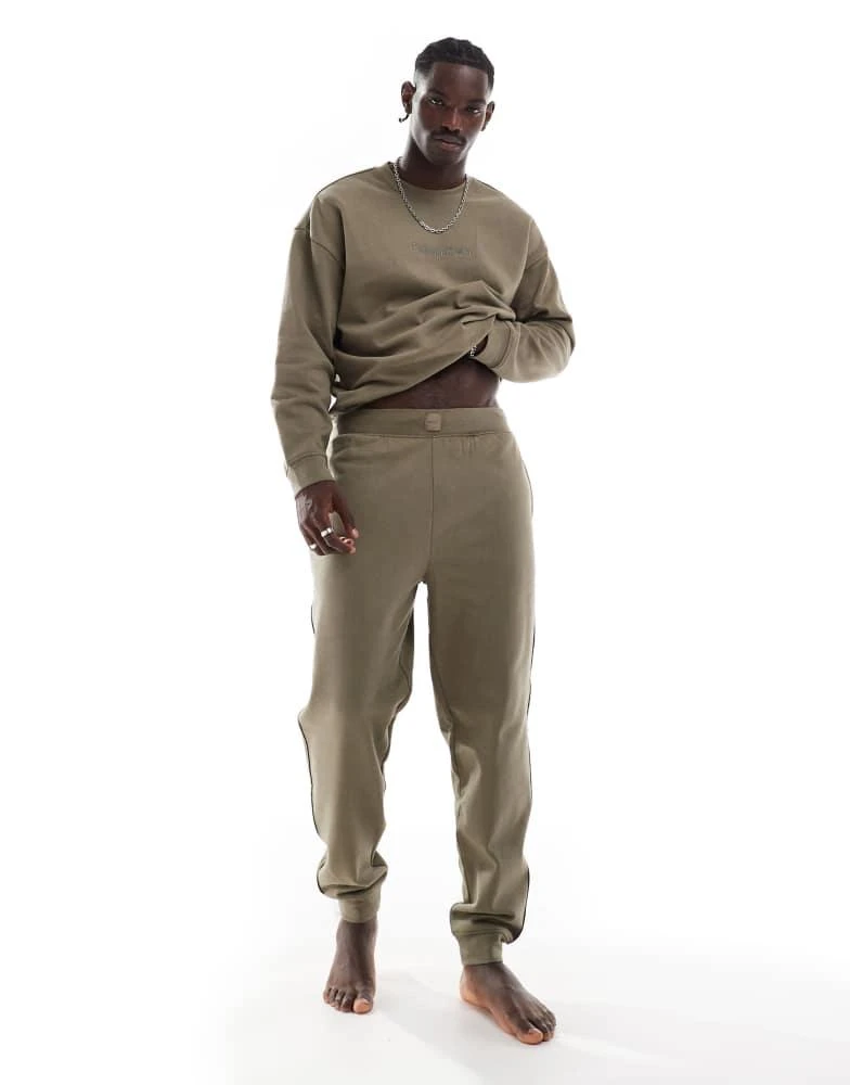 Calvin Klein Calvin Klein Tonal Logo lounge jogger in olive 1